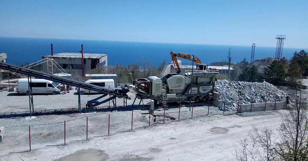Saudi Arabia 150-200t/h Granite Wheeled Crushing Plant-2