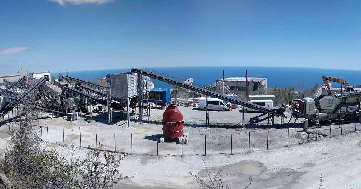 Saudi Arabia 150-200t/h Granite Wheeled Crushing Plant