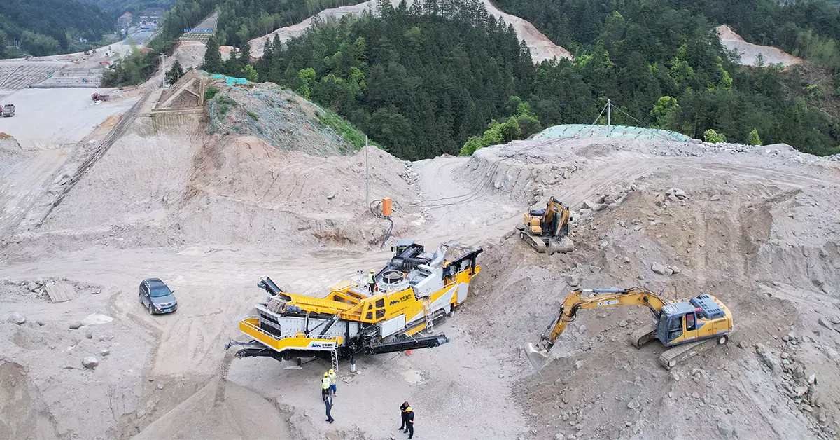 200 TPH Mobile Crushing Screening & Sand Making Plant-3