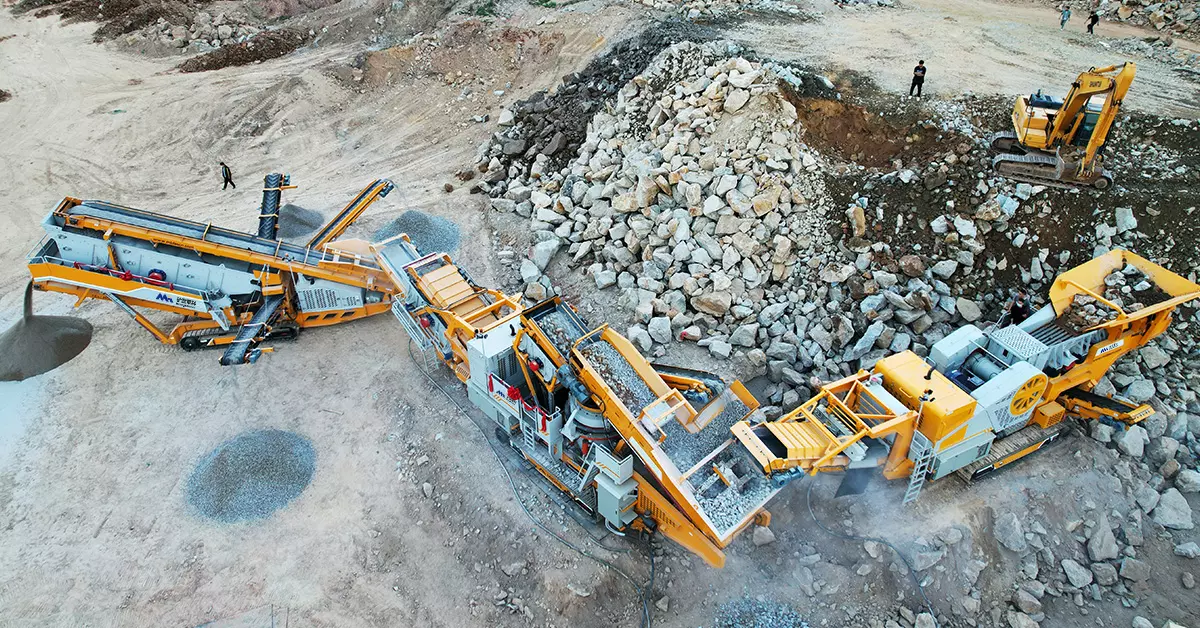 Mexico 300TPH Magnetite Tracked Mobile Crushing Plant