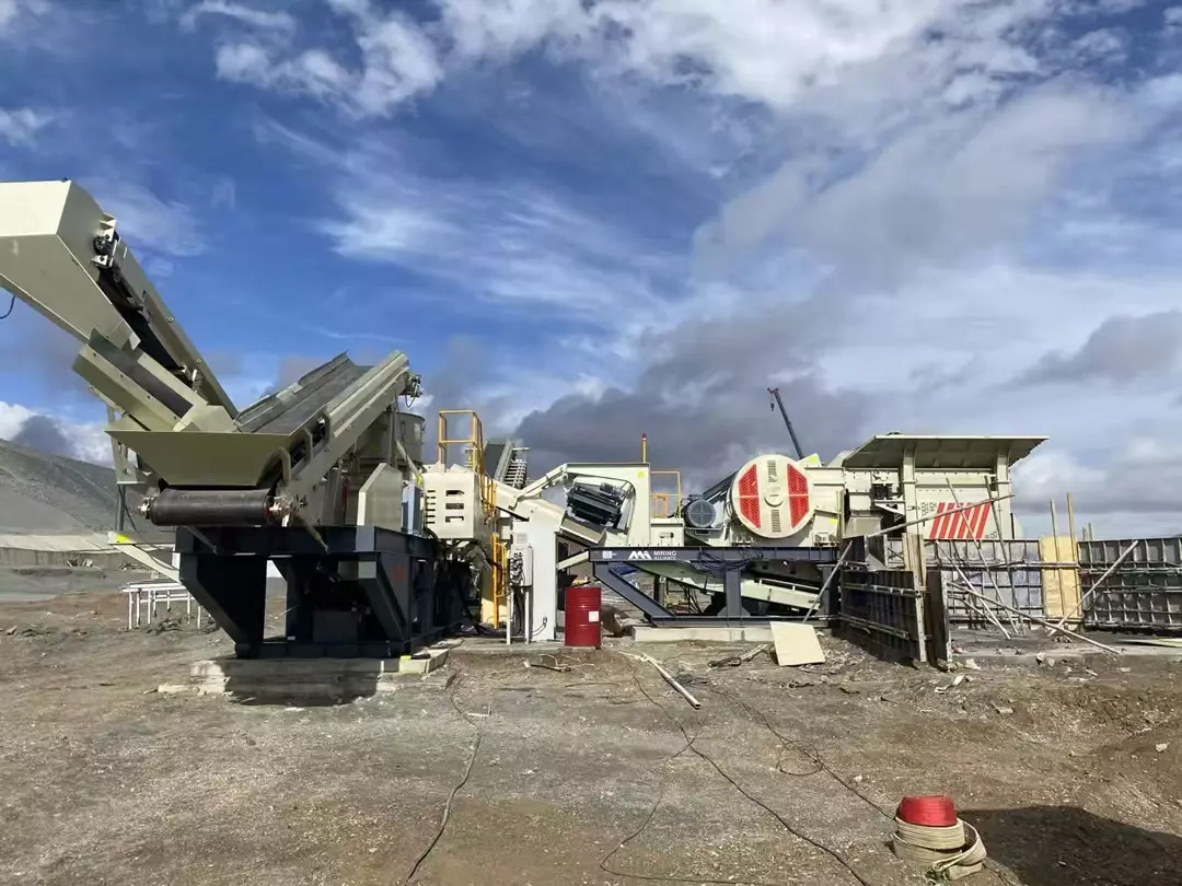 Modular crushing and screening plant